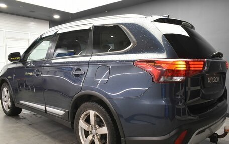 Mitsubishi Outlander III рестайлинг 3, 2020 год, 2 450 000 рублей, 4 фотография