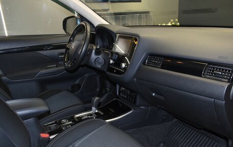 Mitsubishi Outlander III рестайлинг 3, 2020 год, 2 450 000 рублей, 9 фотография