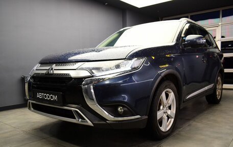 Mitsubishi Outlander III рестайлинг 3, 2020 год, 2 450 000 рублей, 2 фотография