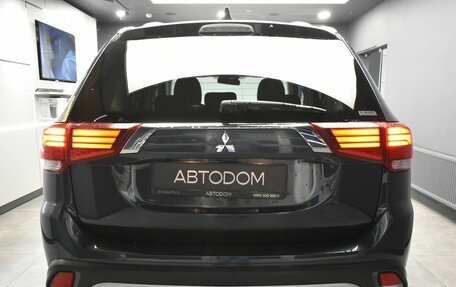 Mitsubishi Outlander III рестайлинг 3, 2020 год, 2 450 000 рублей, 5 фотография