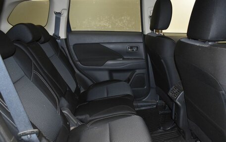 Mitsubishi Outlander III рестайлинг 3, 2020 год, 2 450 000 рублей, 11 фотография