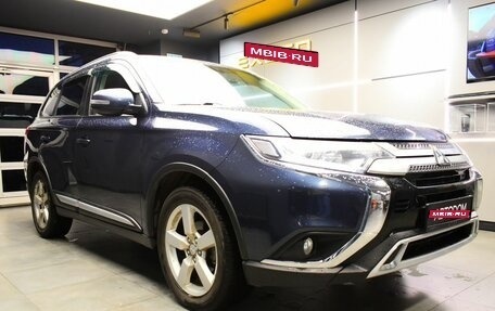 Mitsubishi Outlander III рестайлинг 3, 2020 год, 2 450 000 рублей, 3 фотография