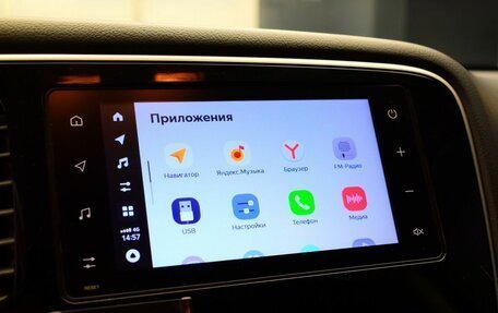 Mitsubishi Outlander III рестайлинг 3, 2020 год, 2 450 000 рублей, 15 фотография