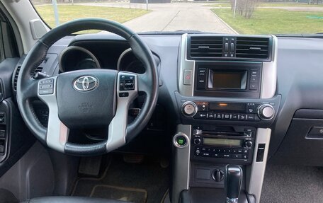 Toyota Land Cruiser Prado 150 рестайлинг 2, 2010 год, 2 950 000 рублей, 13 фотография