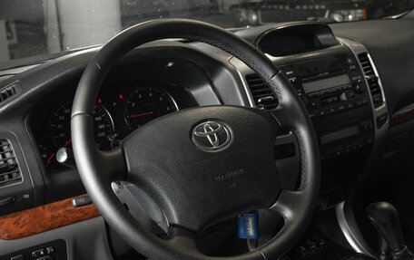 Toyota Land Cruiser Prado 120 рестайлинг, 2006 год, 2 200 000 рублей, 3 фотография