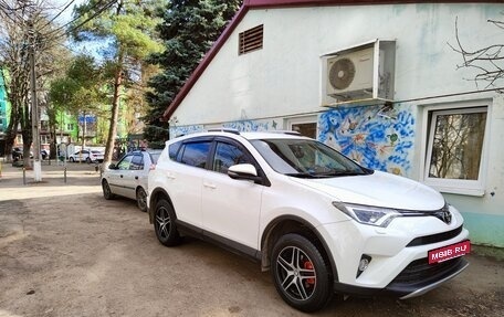 Toyota RAV4, 2017 год, 2 350 000 рублей, 4 фотография