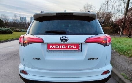 Toyota RAV4, 2017 год, 2 350 000 рублей, 5 фотография