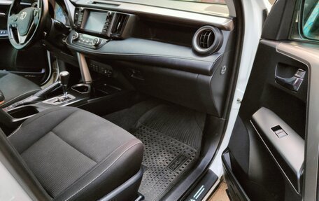 Toyota RAV4, 2017 год, 2 350 000 рублей, 18 фотография