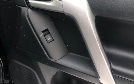 Toyota Land Cruiser Prado 150 рестайлинг 2, 2018 год, 5 394 000 рублей, 24 фотография