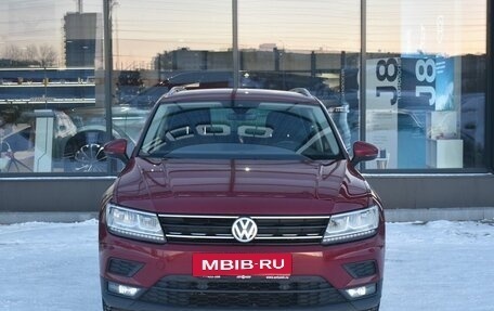 Volkswagen Tiguan II, 2018 год, 1 955 000 рублей, 2 фотография
