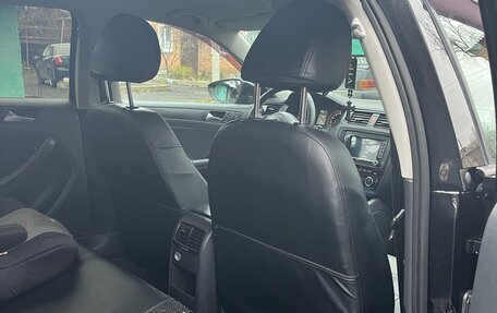 Volkswagen Jetta VI, 2013 год, 975 000 рублей, 12 фотография