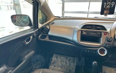 Honda Fit III, 2011 год, 820 000 рублей, 11 фотография
