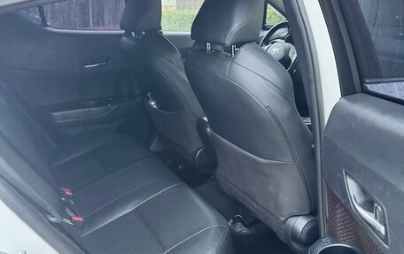 Toyota C-HR I рестайлинг, 2018 год, 2 100 000 рублей, 11 фотография