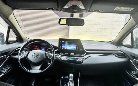 Toyota C-HR I рестайлинг, 2018 год, 2 100 000 рублей, 13 фотография