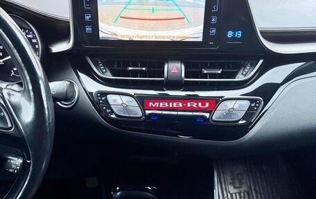 Toyota C-HR I рестайлинг, 2018 год, 2 100 000 рублей, 12 фотография