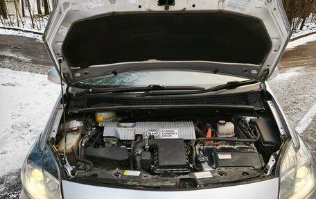 Toyota Prius, 2015 год, 1 650 000 рублей, 10 фотография