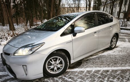 Toyota Prius, 2015 год, 1 650 000 рублей, 3 фотография