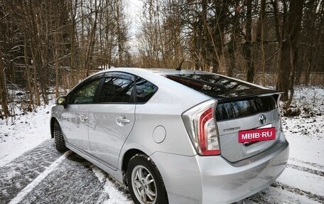 Toyota Prius, 2015 год, 1 650 000 рублей, 4 фотография
