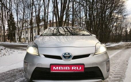Toyota Prius, 2015 год, 1 650 000 рублей, 2 фотография