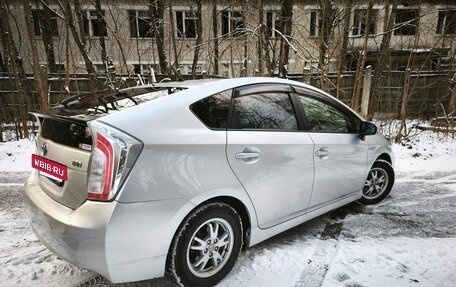 Toyota Prius, 2015 год, 1 650 000 рублей, 6 фотография