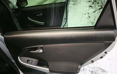 Toyota Prius, 2015 год, 1 650 000 рублей, 18 фотография