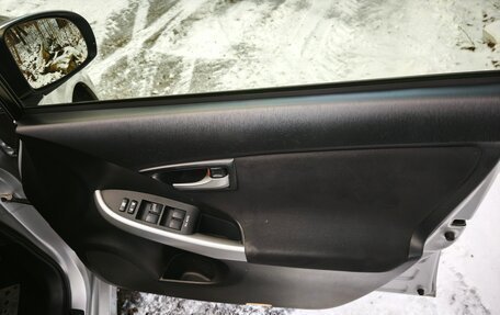 Toyota Prius, 2015 год, 1 650 000 рублей, 17 фотография