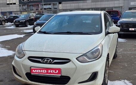 Hyundai Solaris II рестайлинг, 2013 год, 650 000 рублей, 1 фотография