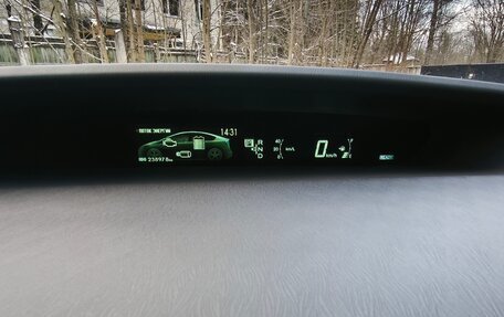 Toyota Prius, 2015 год, 1 650 000 рублей, 32 фотография