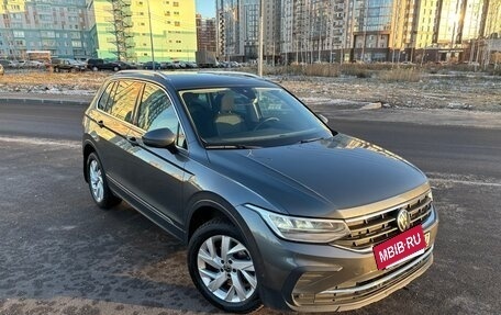 Volkswagen Tiguan II, 2021 год, 3 200 000 рублей, 2 фотография