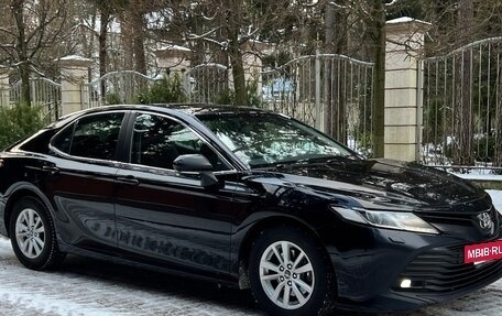 Toyota Camry, 2018 год, 2 190 000 рублей, 2 фотография