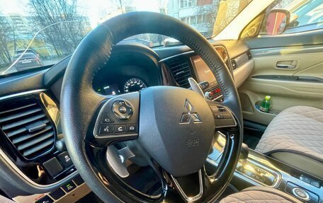 Mitsubishi Outlander III рестайлинг 3, 2021 год, 2 800 000 рублей, 9 фотография