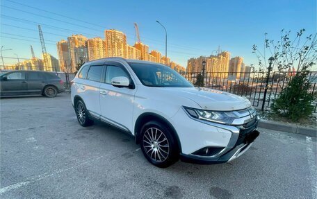 Mitsubishi Outlander III рестайлинг 3, 2021 год, 2 800 000 рублей, 16 фотография