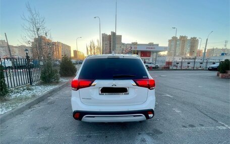 Mitsubishi Outlander III рестайлинг 3, 2021 год, 2 800 000 рублей, 20 фотография