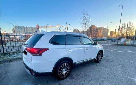 Mitsubishi Outlander III рестайлинг 3, 2021 год, 2 800 000 рублей, 15 фотография