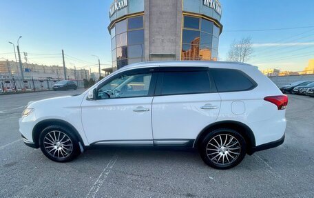 Mitsubishi Outlander III рестайлинг 3, 2021 год, 2 800 000 рублей, 21 фотография