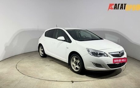 Opel Astra J, 2011 год, 600 000 рублей, 2 фотография