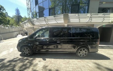 Mercedes-Benz V-Класс, 2022 год, 10 900 000 рублей, 2 фотография