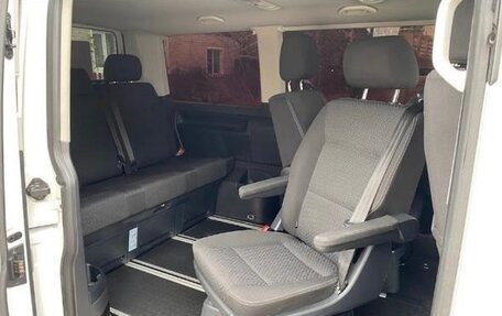 Volkswagen Multivan T6 рестайлинг, 2016 год, 2 850 000 рублей, 7 фотография