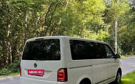 Volkswagen Multivan T6 рестайлинг, 2016 год, 2 850 000 рублей, 2 фотография