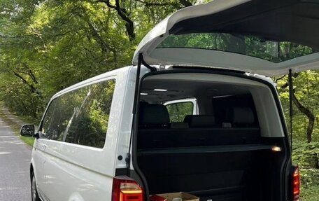 Volkswagen Multivan T6 рестайлинг, 2016 год, 2 850 000 рублей, 4 фотография