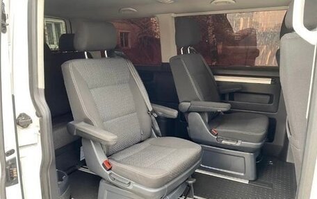 Volkswagen Multivan T6 рестайлинг, 2016 год, 2 850 000 рублей, 6 фотография