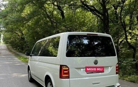 Volkswagen Multivan T6 рестайлинг, 2016 год, 2 850 000 рублей, 3 фотография