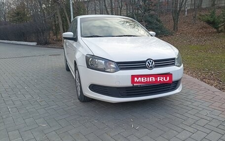 Volkswagen Polo VI (EU Market), 2013 год, 940 000 рублей, 2 фотография