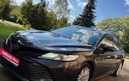 Toyota Camry, 2019 год, 2 300 000 рублей, 3 фотография