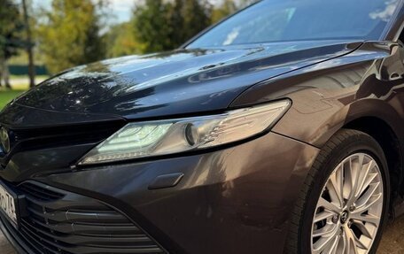 Toyota Camry, 2019 год, 2 300 000 рублей, 8 фотография