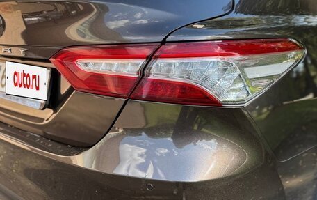 Toyota Camry, 2019 год, 2 300 000 рублей, 13 фотография