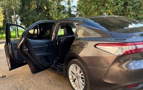 Toyota Camry, 2019 год, 2 300 000 рублей, 10 фотография