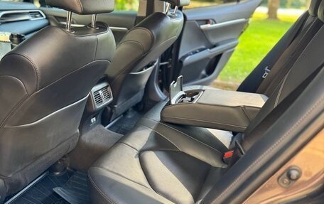 Toyota Camry, 2019 год, 2 300 000 рублей, 14 фотография