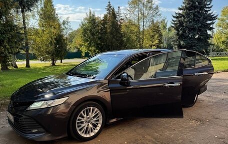 Toyota Camry, 2019 год, 2 300 000 рублей, 7 фотография