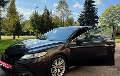 Toyota Camry, 2019 год, 2 300 000 рублей, 5 фотография